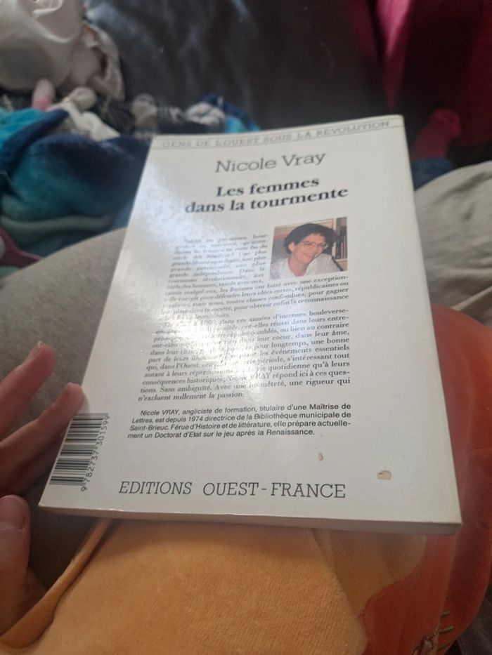 Livre les fermés dans la tourmente - photo numéro 5