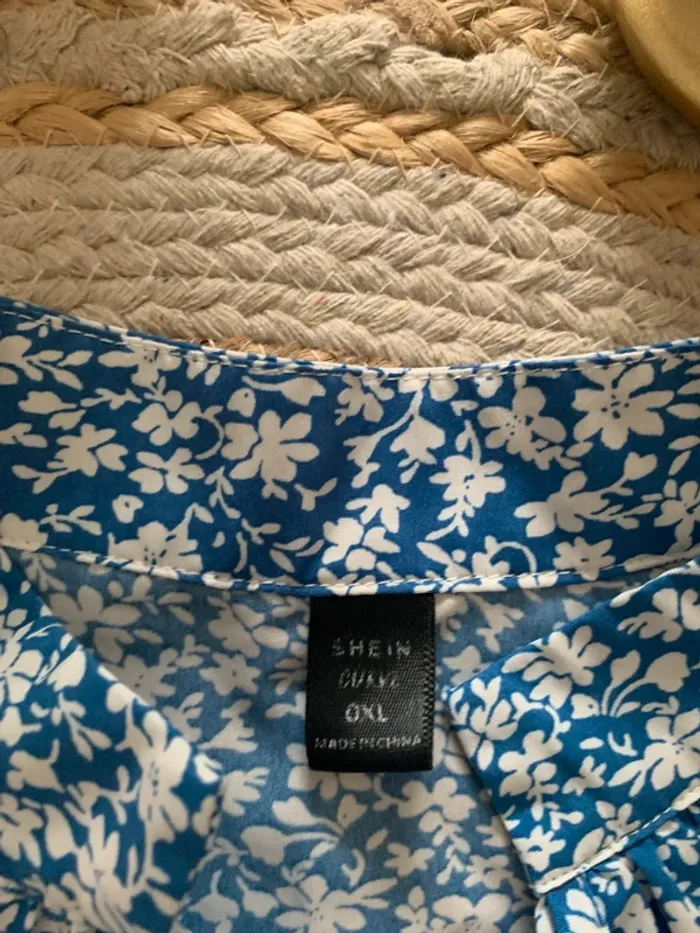 Blouse bleue à fleurs - photo numéro 5