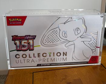 Protection acrylique pour coffret ultra premium collection 151 Mew