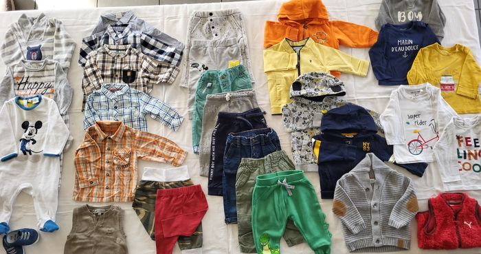 Lot vêtements 6 mois 30 pièces