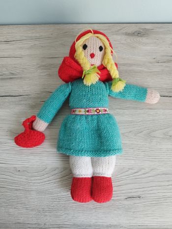 Peluche en tricot petit chaperon rouge