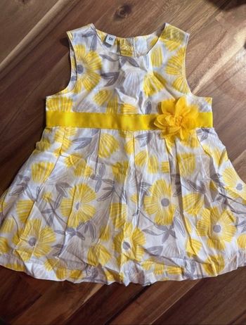 Robe à fleurs jaunes 6 mois