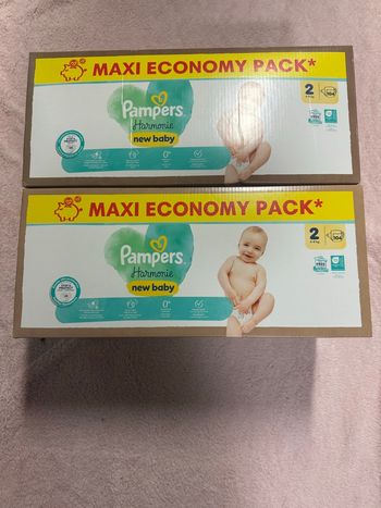 Deux cartons de couches Pampers taille 2 harmonie 