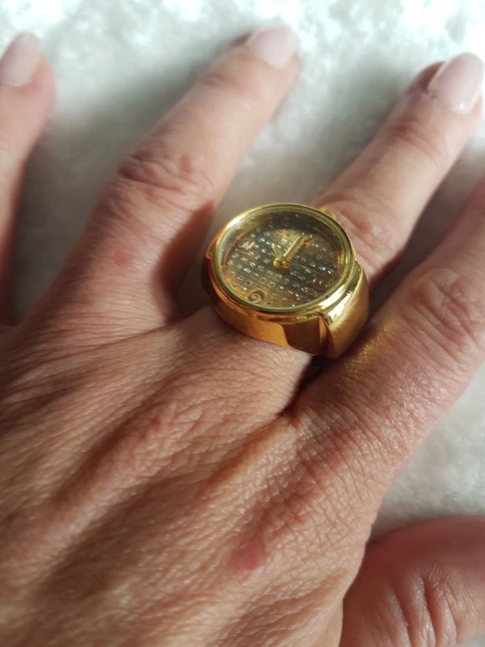 Montre bague dorée étoilés - photo numéro 2