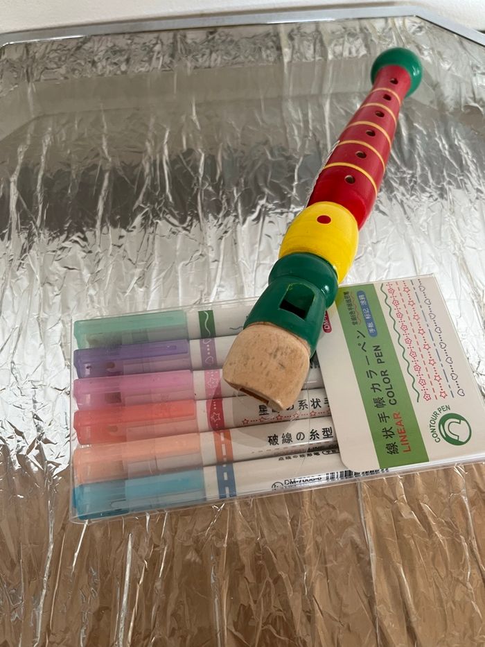 Flûte en bois et 6 feutres neufs - photo numéro 2