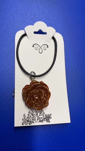 Collier rose d’or