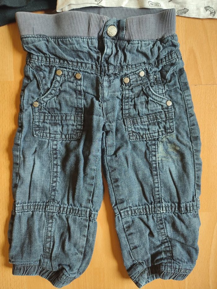 Lot tenue Jean TAO+ t-shirt manches longues et sweat zippé à capuche Kiabi en 18M - photo numéro 2