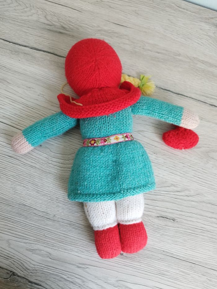 Peluche en tricot petit chaperon rouge - photo numéro 2