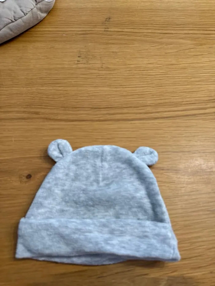Lot de 5 bonnets + 1 paire de gants - photo numéro 2