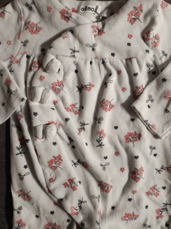 Pyjama blanc fleuri noeuds 12 mois - photo numéro 2