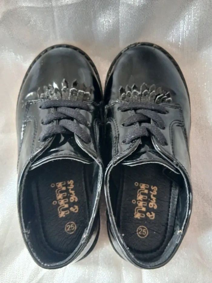 Derbies noires verni pointure 25 - photo numéro 2