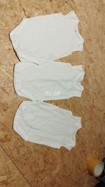 Lot bodys fille - garçon taille 62-68