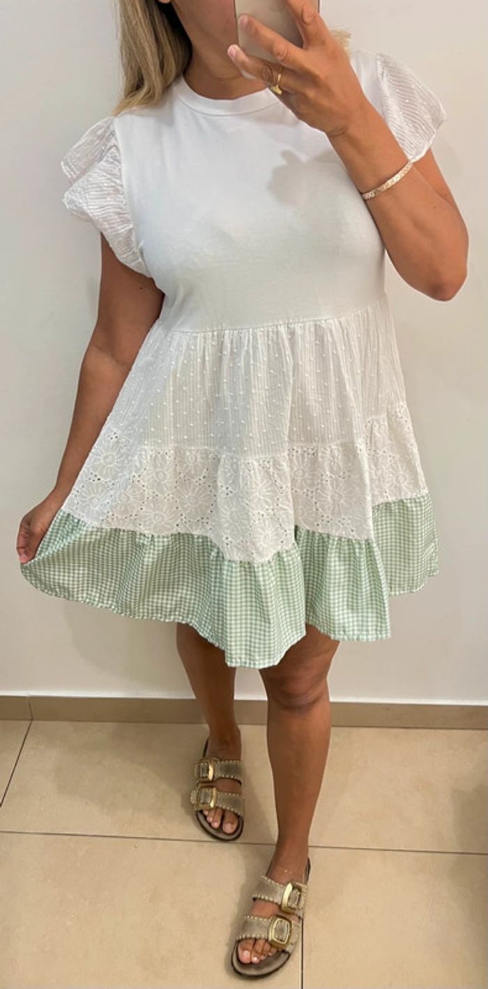 Robe courte avec volant Taille 38 - photo numéro 2