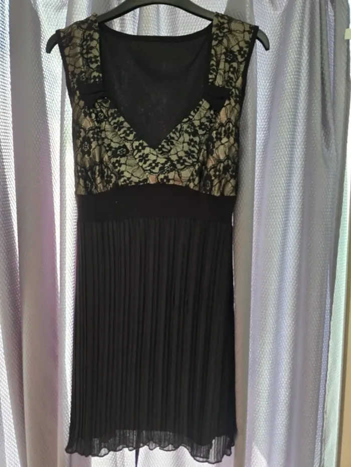 Robe noir avec dentelles