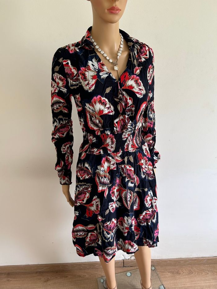 Robe bleue marine et fleurie Morgan taille 36 jamais portée - photo numéro 2