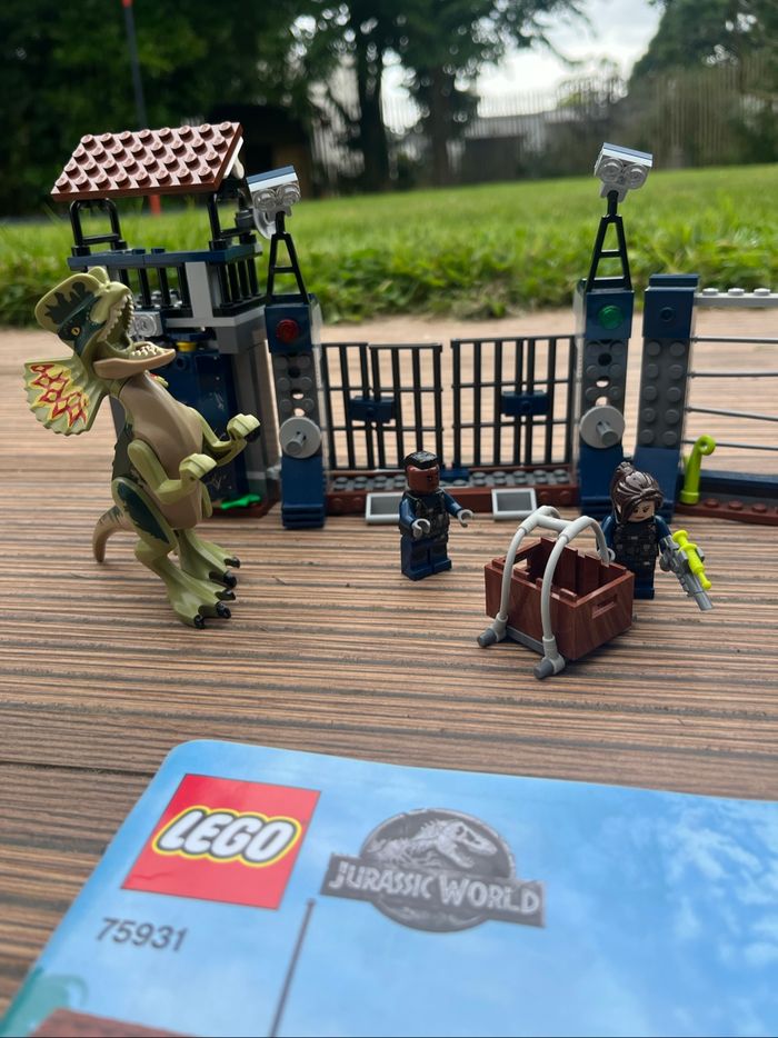 Lego Jurassic World 75931 L'attaque de l'avant-poste - photo numéro 4