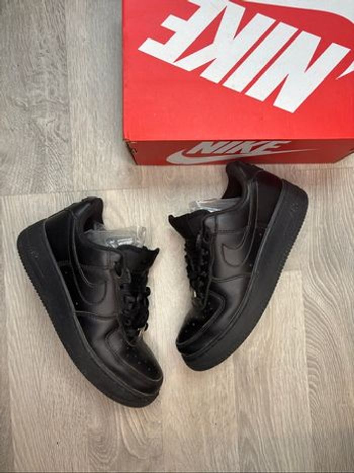 Nike Air force triple black enfant