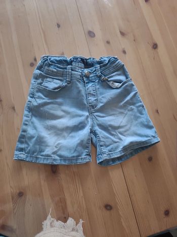 Short fille