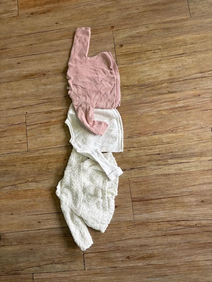 Lot 3 gilets 1 mois - photo numéro 2