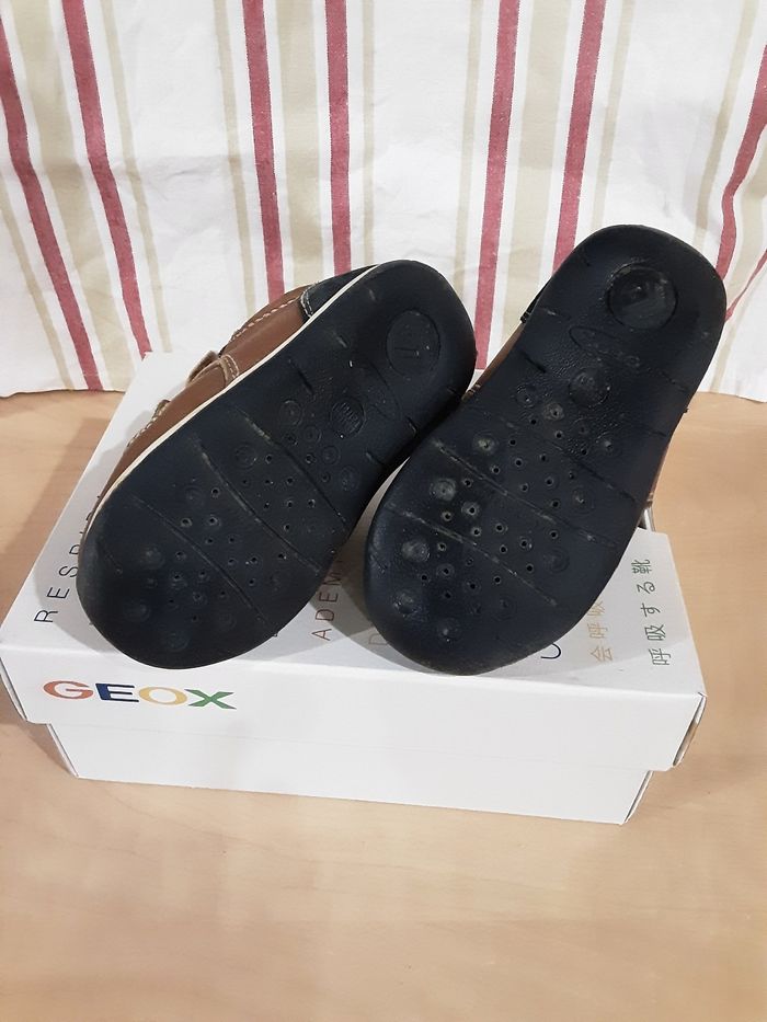 Chaussures bébé Geox TBE - photo numéro 4