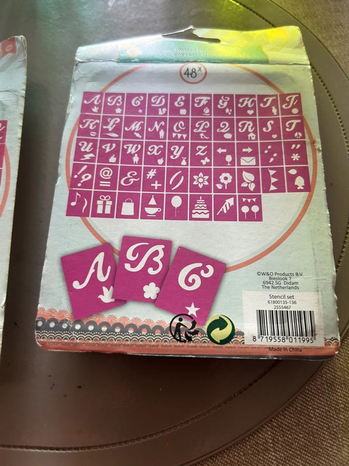 Deux lots de pochoirs alphabet - photo numéro 5