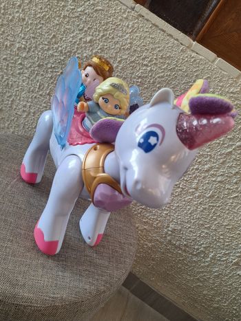 Azalée licorne arc en ciel vtech 