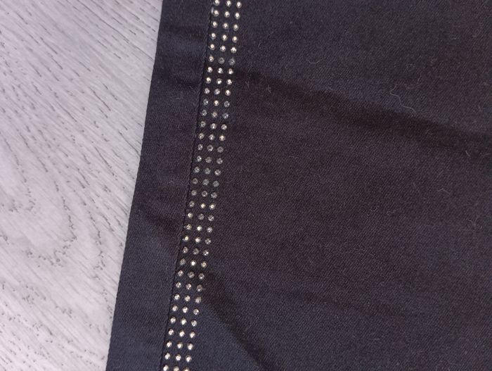 Pantalon noir avec strass sur les côtés Taille 46 en Tbe - photo numéro 3
