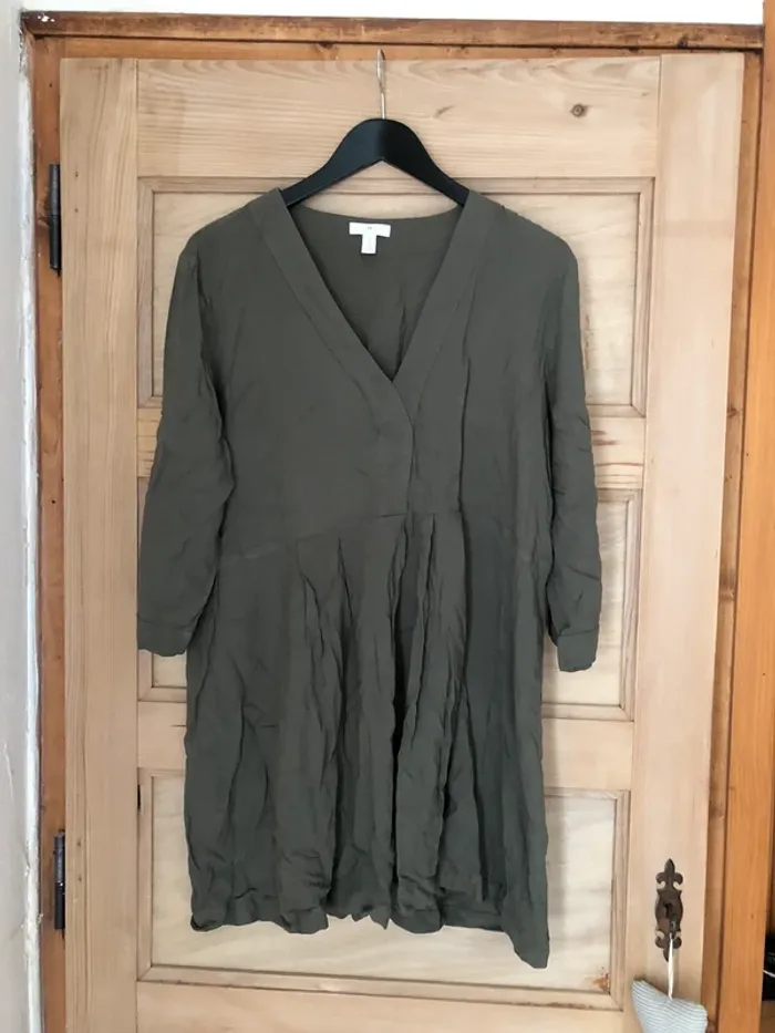 Robe fluide kaki H&M