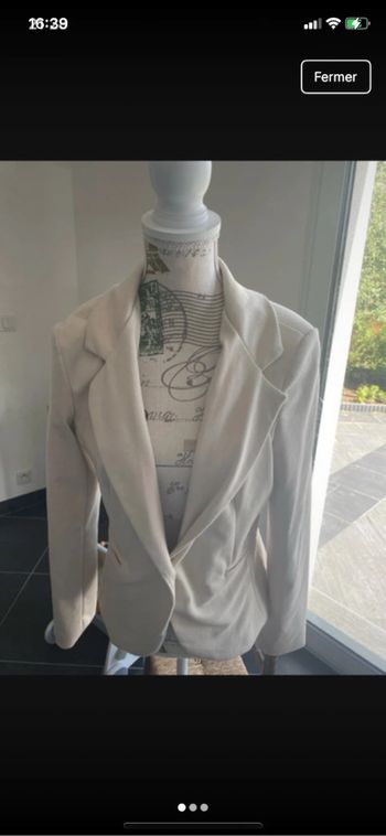 Veste cintrée beige Miss one taille XL portée.