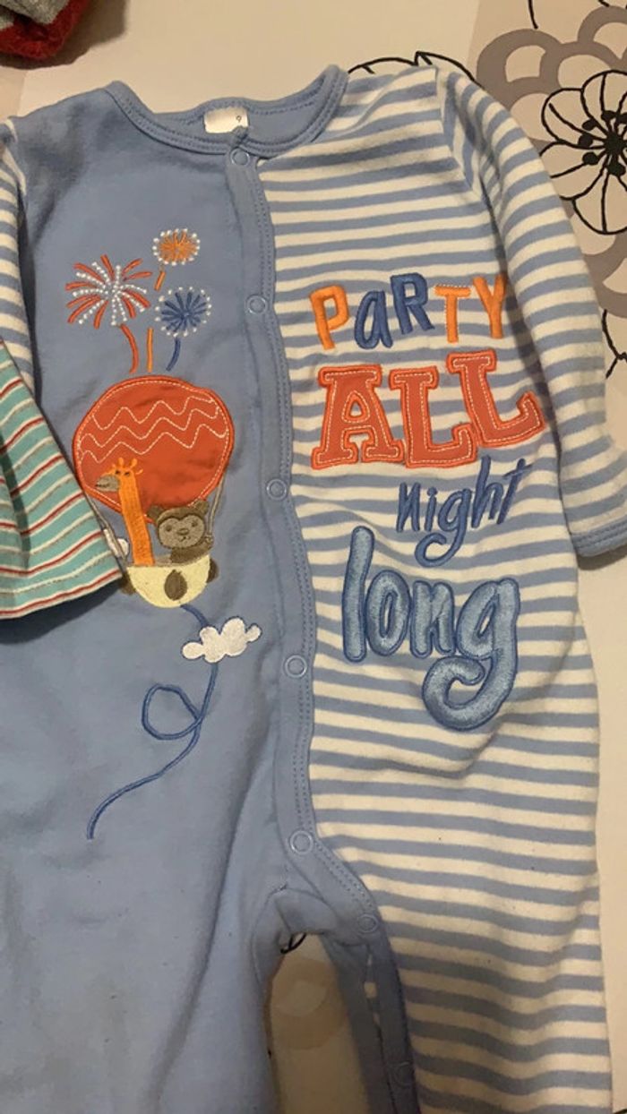 2 pyjamas - photo numéro 2