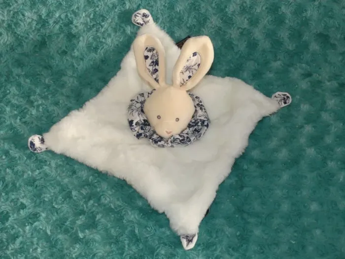 Doudou lapin boule, blanc bleu Doudou et compagnie 🐰parfait état
