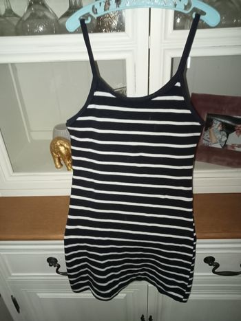 Petite robe marinière a bretelles en très bon état taille 6 ans