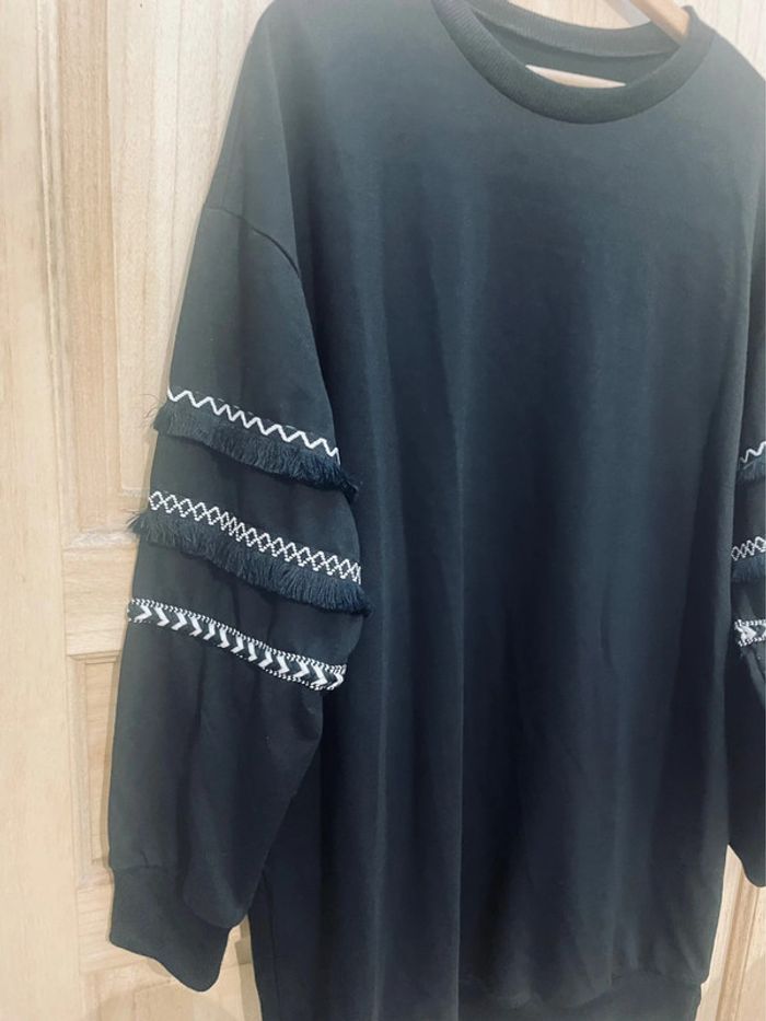 Sweat long noir SHEIN taille M avec détails brodés et franges - photo numéro 5