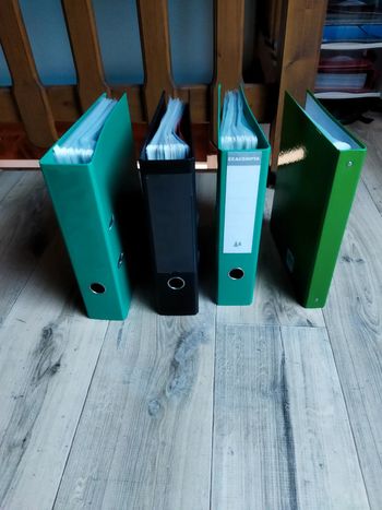 Lot de 4 classeurs avec pochettes plastique