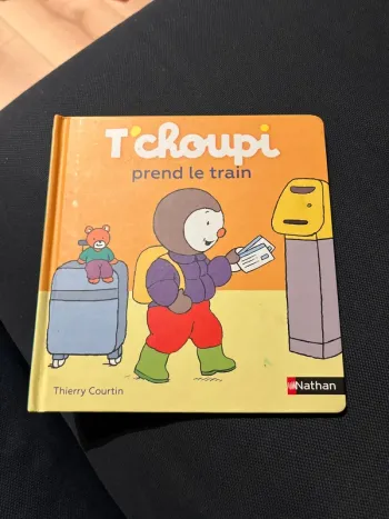 Livre pour enfants tchoupi prend le train
