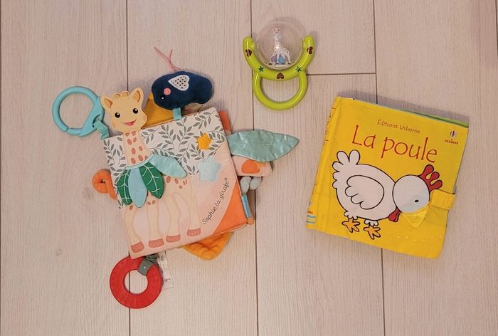 Lot Sophie la girafe livre tissus et hochets VULLI Éditions USBORNE