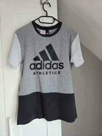 T-shirt Adidas enfant taille 12/14 ans