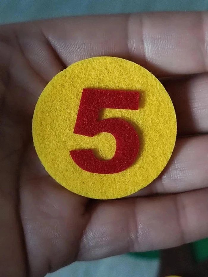 Arbre en feutre pour apprendre à compter - photo numéro 4