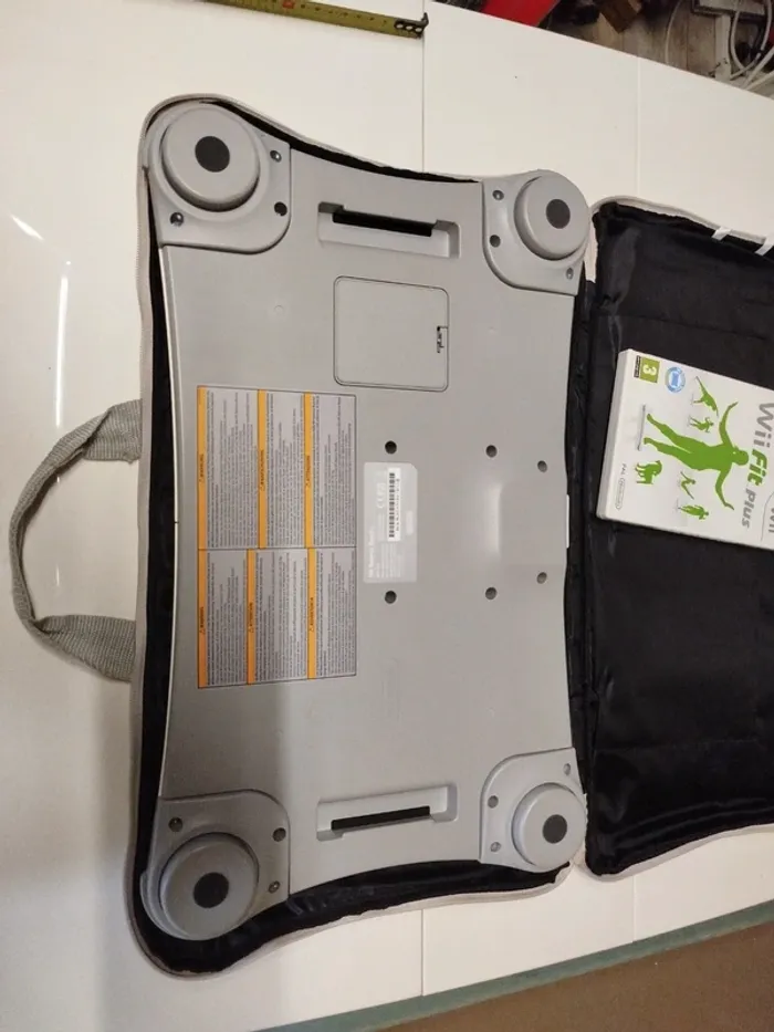Wii Fit plus + balance + housse - photo numéro 5