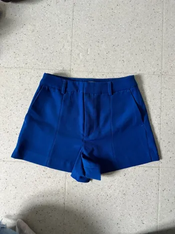 Short bleu