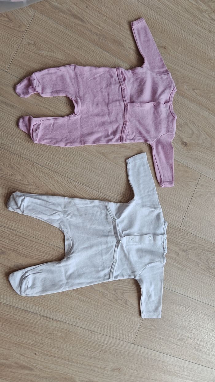 2 pyjamas fin 3mois - photo numéro 4