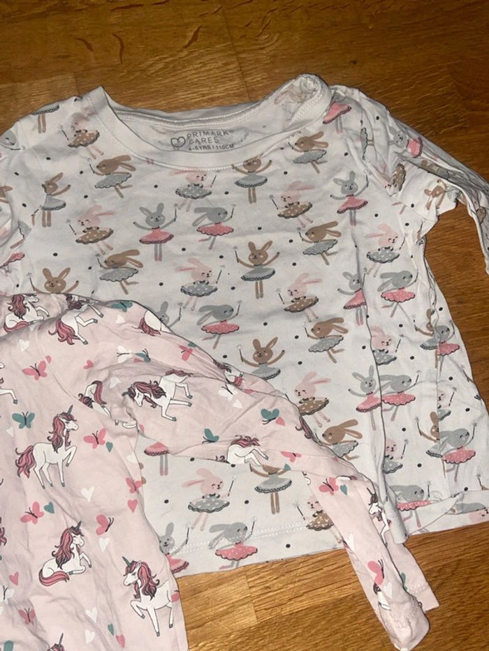 Lot tee shirt primark 4/5ans - photo numéro 3