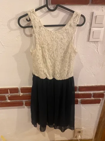 Robe blanche et bleu