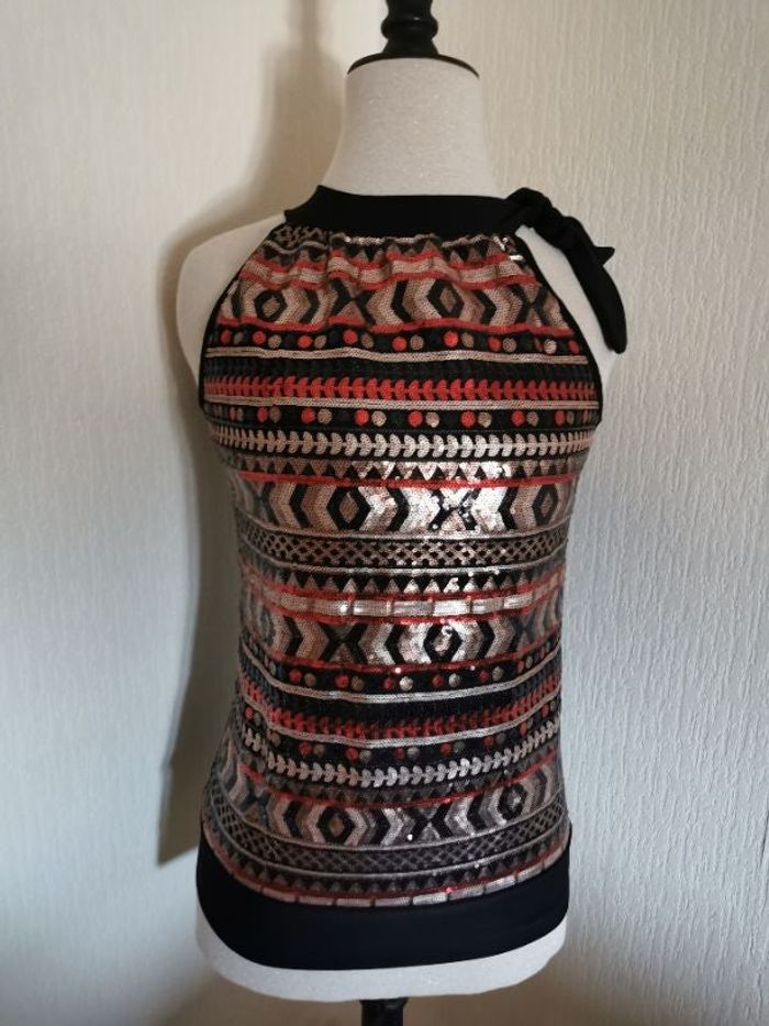 Haut sans manches motifs en sequins