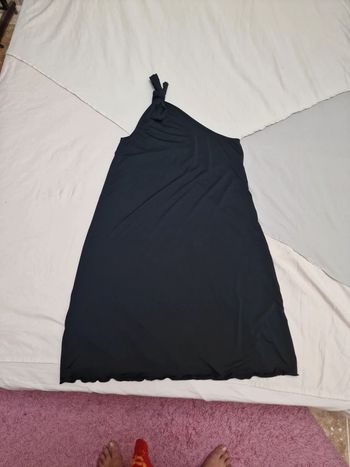 Robe noire une manche