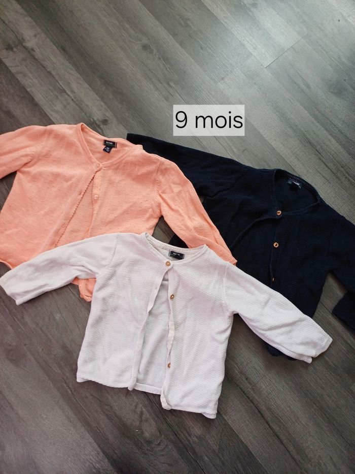 Lot 3 gilets 9  mois