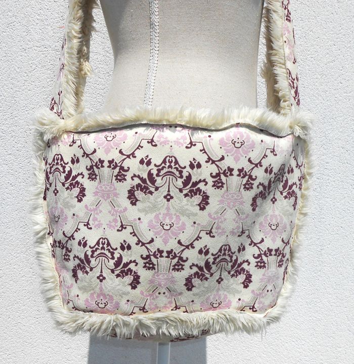 Sac vintage en fausse fourrure de la marque DKNY - photo numéro 4