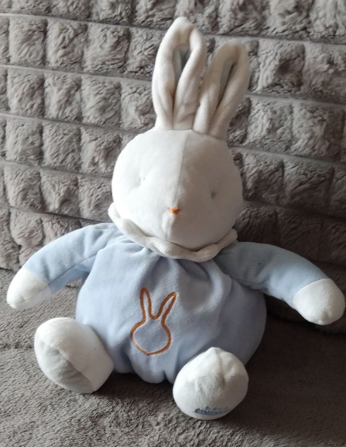Doudou peluche boule lapin bleu et blanc - Klorane
