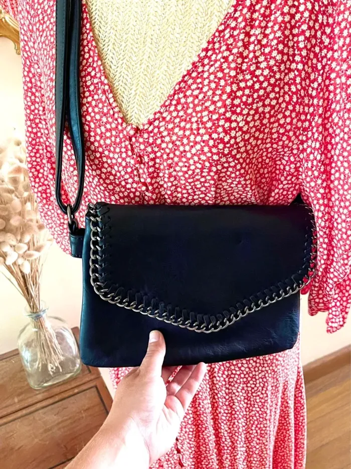 Sac à Main Noir Élégant avec Détails en Tresse et chaine brodé - photo numéro 3