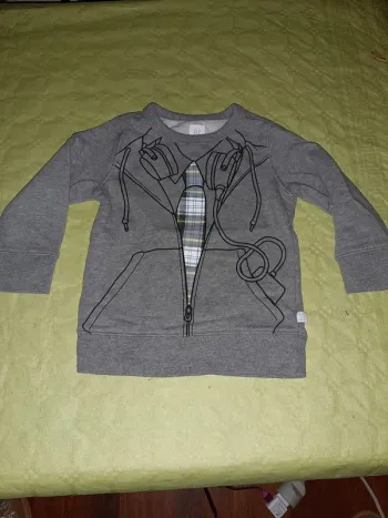 Pull motif cravate